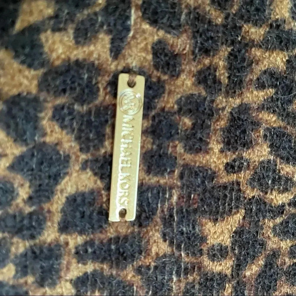 Michael Kors infinity scarf Animal print Soft Cozy Winter 16” X 27” - Picture 5 of 8